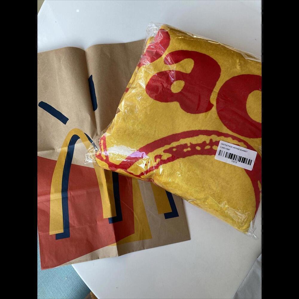 IN HAND SHIP ASAP TRAVIS SCOTT x MCDONALDS Cactus Jack Cactus Pack Vtg Blanket - Picture 2 of 5